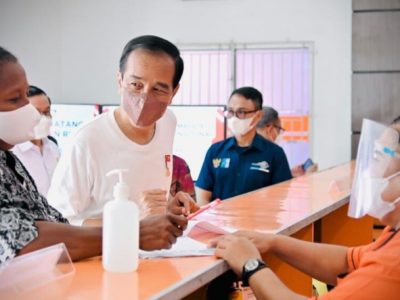 Presiden Jokowi Salurkan BLT BBM