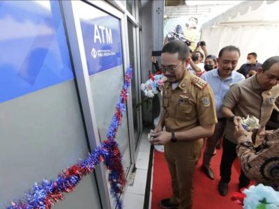 Sekda Zulfinasran Resmikan Pengoperasian ATM BPR Palu Lokadana Utama Cabang Parigi