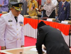 Gubernur Rusdy Mastura Ambil Sumpah dan Lantik Pejabat Bupati Buol