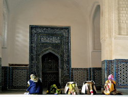 Kenapa Bacaan Shalat Dzuhur dan Ashar Dipelankan ?