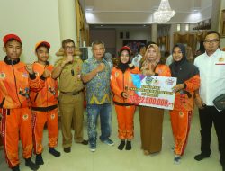 Bupati Parimo Beri Penghargaan Kepada Atlit Berprestasi