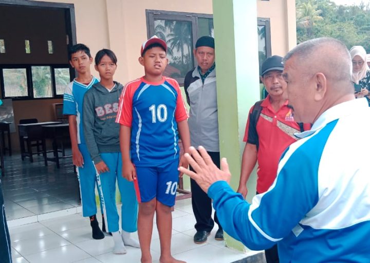 Program Olahraga Masuk Sekolah, Samsurizal Tombolotutu Beri Motivasi Siswa SD Inpres 3 Sausu