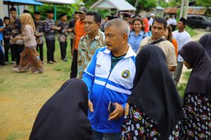 Ke Ponpes Qadimul Quran, Bupati Samsurizal Serahkan Bantuan Alat Gateball