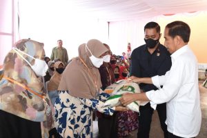 Presiden Luncurkan Kegiatan Penyaluran Cadangan Beras Bantuan Pangan 2023
