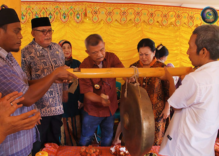 Peresmian Rumah Adat Suku Tajio Oleh Bupati Samsurizal Di Desa Kasimbar