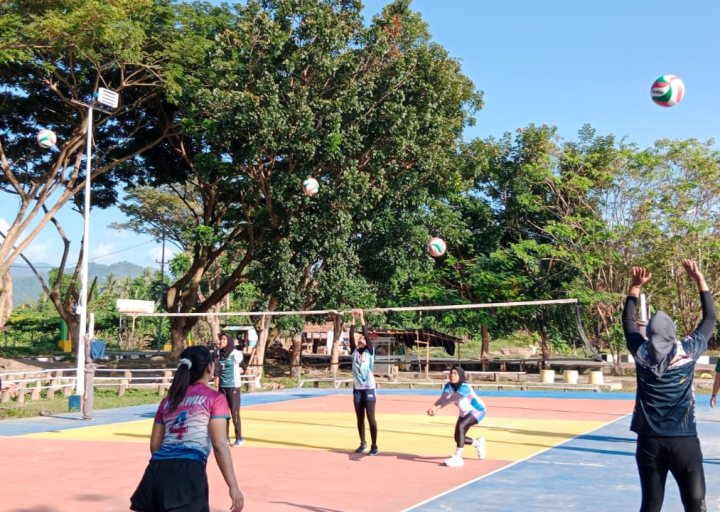 Persiapan BK PON, Atlet Bola Voli Sulteng Putra Putri Latihan Perdana