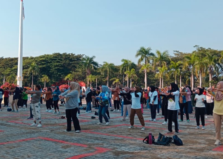 Menyambut Kejuaraan TARKAM, Pegawai OPD dilingkup Pemda Parimo Senam Pagi dan Kerja Bakti