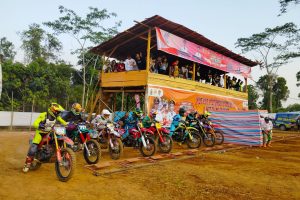 Bupati Morut Membuka Turnamen Motocross dan Grasstrack di sirkuit kaki Gunung Ponteo’a