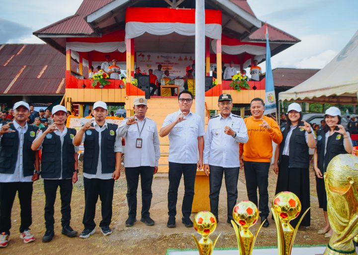 Penutupan Turnamen Bupati Cup, Sekaligus Pelepasan Lima Guru yang akan menimba ilmu di singapura yang di pimpin Langsung Oleh Bupati Morut Delis Julkarson Hehi