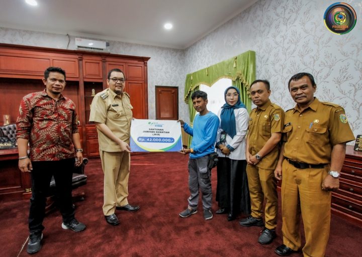 Pemerintah Kabupaten Parigi Moutong Salurkan Santunan Jaminan Kematian melalui BPJS Ketenagakerjaan