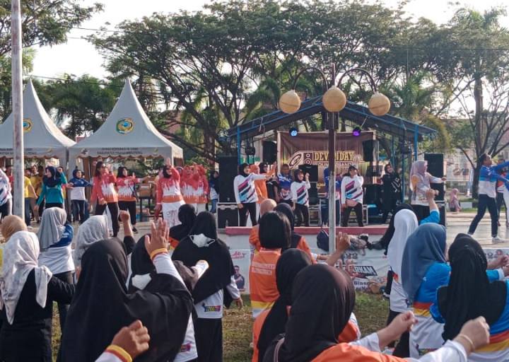 Semarak Tarkam 2023, Master Aerobic Indonesia Lody Lontoh Hibur Masyarakat Parimo
