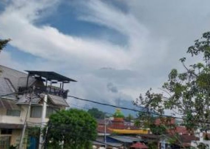 Gunung Marapi Erupsi, Letusan 1.000 Meter di Atas Puncak