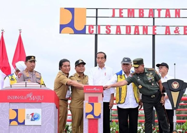 Rentan Runtuh, Jokowi Resmikan 3 Jembatan Pengganti Jembatan Callender Hamilton di Banten