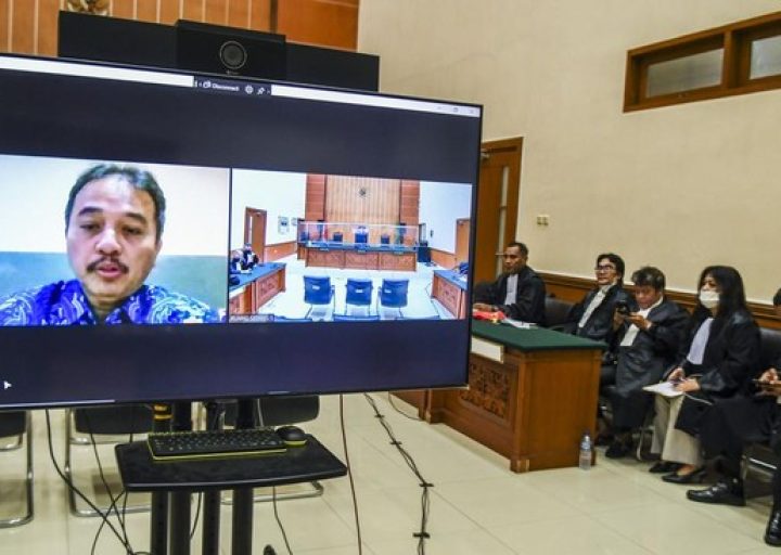 Roy Suryo Resmi Dipolisikan Buntut Tudingan Tiga Mikrofon Gibran