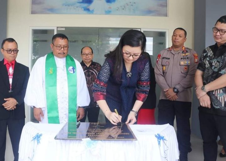 Selesai Direnovasi, Gedung Gereja GKST Peniel Poso Kembali Resmi Difungsikan