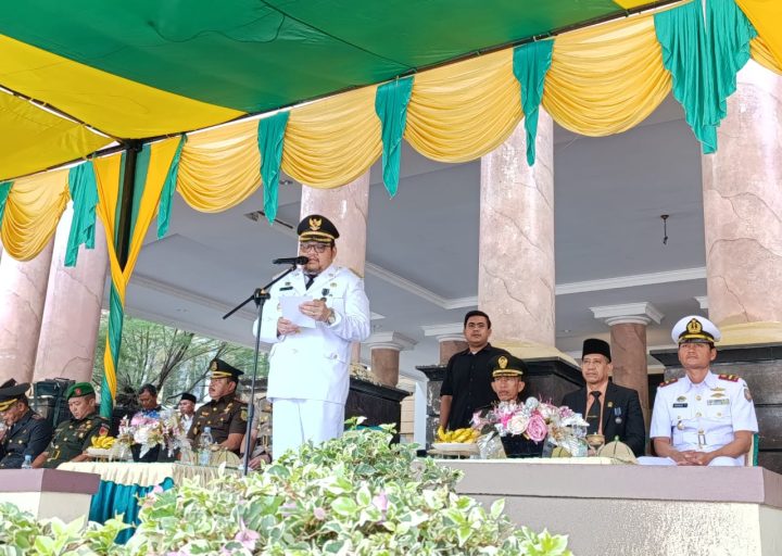 Pj Bupati Parimo Sampaikan Amanat Mendagri Saat Upacara Peringatan Hari Otonomi Daerah Ke-XXVII
