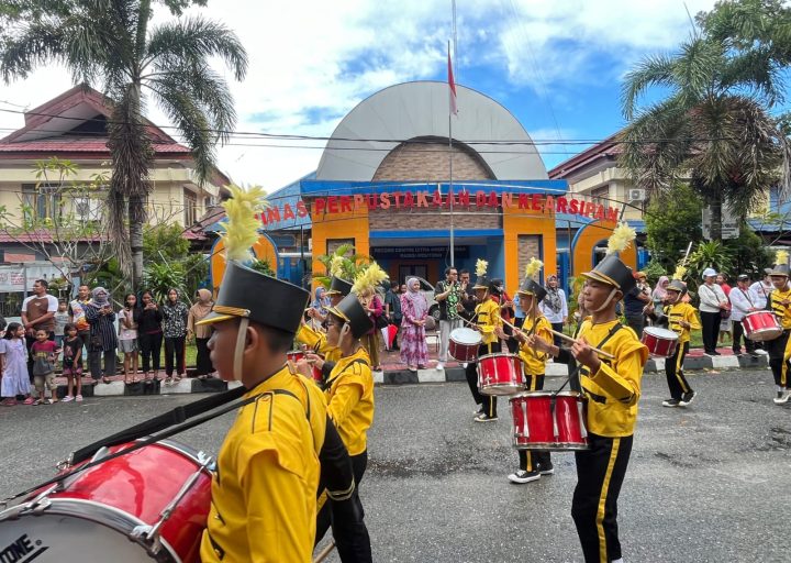 Disdikbud Parimo Gelar Lomba Drumband Dalam Rangka Memperingati Hardiknas 2024