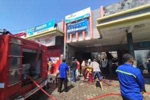 Dua Ruangan Ruko Amblas Dilahap “Si Jago Merah”