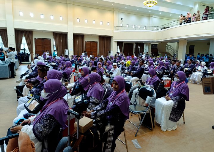 Pemkab Lepas Pemberangkatan Jama’ah Calon Haji Kloter 14 Kabupaten Parigi Moutong