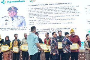 Kemenkes RI Beri Penghargaan Eliminasi Malaria pada Pemkab Parigi Moutong