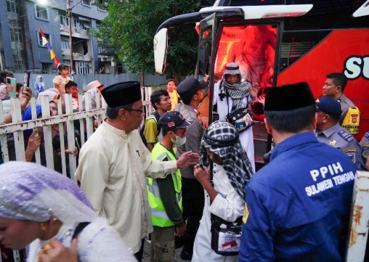 Sambut Kepulangan Jamaah Haji Kloter Delapan Trip Pertama, Pemprov. Sulteng Ucap Syukur