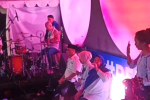 Tak Kalah Dari Parigi, Warga Sausu Antusias Padati Deklarasi dan Temu Anwar Hafid-Reny Lamadjido