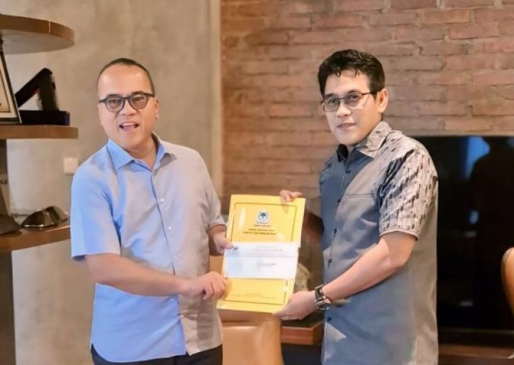 Paslon Erwin-Sahid Resmi Terima SK Rekomendasi Partai Golkar, Siap Berlayar!