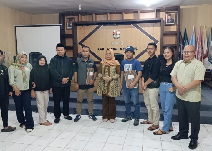 Bapaslon Isram-Nazar Serahkan Perbaikan Kedua Dokumen Persyaratan Dukungan Ke KPU Parigi Moutong.