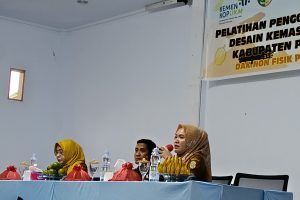 Dinas Koperasi dan UMKM Parigi Moutong Gelar Pelatihan Olahan Durian dan Desain Kemasan, Sofiana: Manfaatkan MP Agar Penjualan Optimal