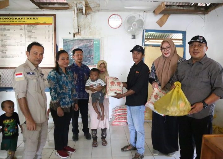 Salurkan Bantuan Upaya Penanganan Stunting Tahap Dua pada Empat Desa di Kabupaten Sigi, Bakesbangpol Sulteng : Dipastikan Sampai Dengan Efektif!