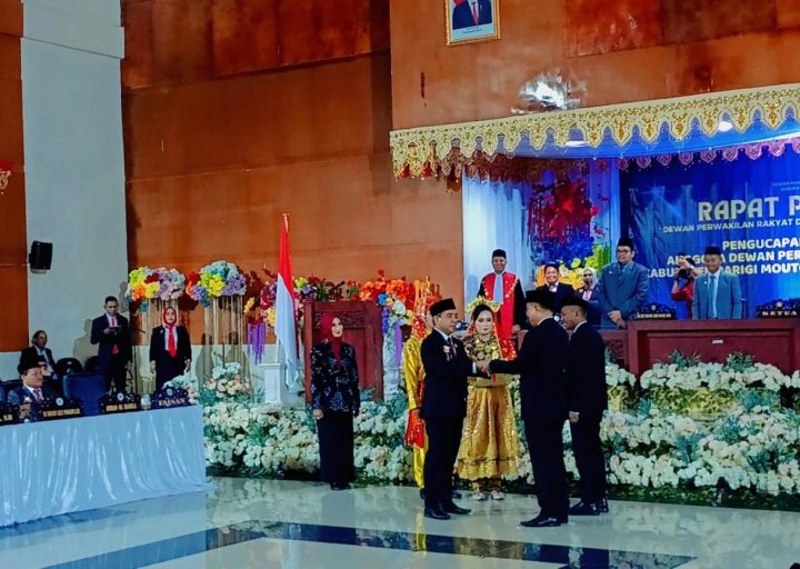 Serahkan Palu Sidang DPRD Parigi Moutong Ke Pimpinan Sementara, Begini Harapan Faisan!