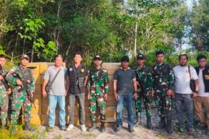 TNI Temukan 1.750 Slop Rokok Ilegal Asal Malaysia di Hutan Dusun Aruk
