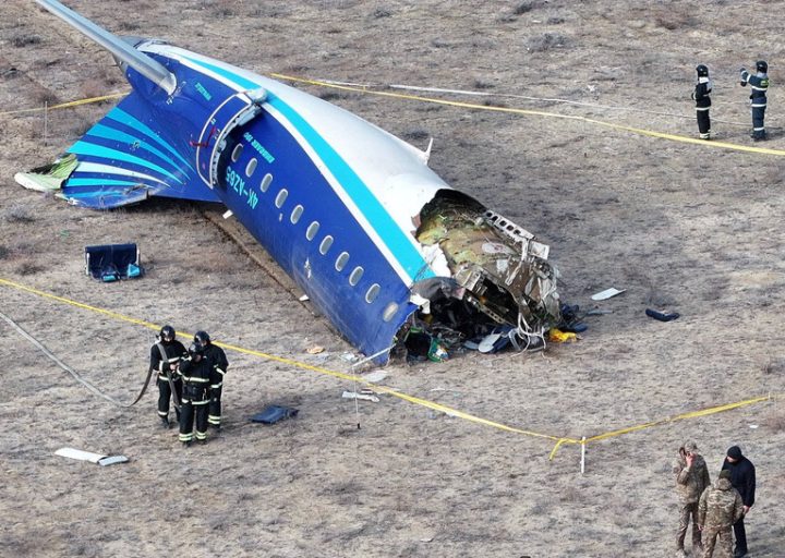 Pesawat Azerbaijan yang Jatuh Diduga Tabrak Burung dan Alami Gangguan GPS