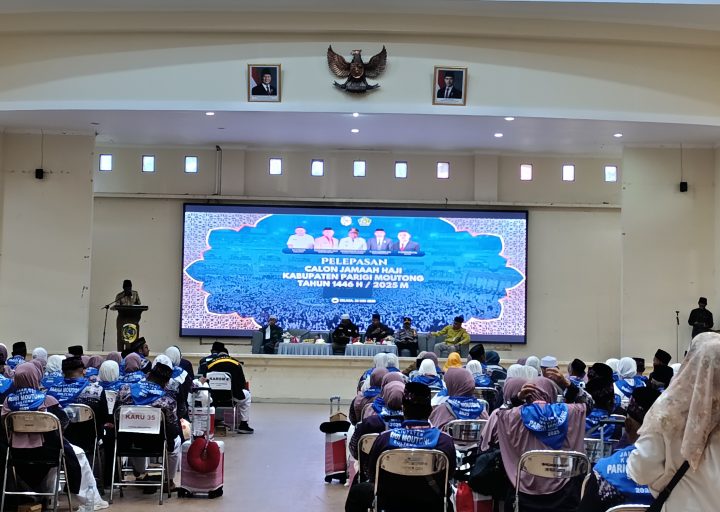 Dilepas Isak Tangis, Ratusan Jemaah Haji Parimo Berangkat ke Palu