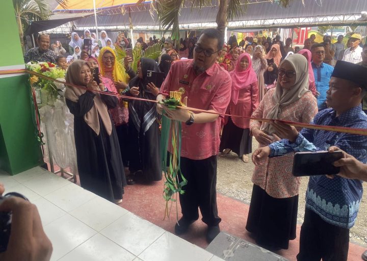 Pj Bupati Parimo Resmikan Ruang Guru dan Laboratorium Komputer di SD DDI Tolai