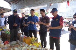 Jelang Idul Fitri, Disperindag dan Polda Sulteng Sidak Harga Bahan Pokok di Pasar Manonda dan Gudang Alfamidi