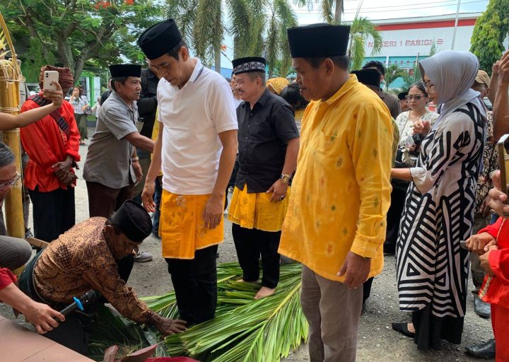 Disambut Tarian Meaju, Bupati dan Wabup Parigi Moutong Jalani Prosesi Adat di Rumah Jabatan