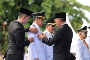 Pelantikan Serentak Bupati Parimo dan Banggai di Kantor Gubernur Sulteng