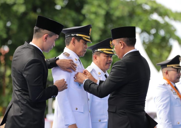Pelantikan Serentak Bupati Parimo dan Banggai di Kantor Gubernur Sulteng