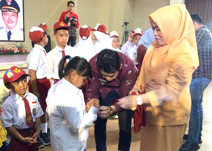 Mimpi Tak Lagi Mahal: Seragam Gratis di Parigi Moutong Simbol Kesetaraan Pendidikan