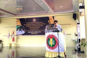 Bupati Parigi Moutong Lantik Pengurus PGRI, Anugerahi Gelar “Bunda Guru”