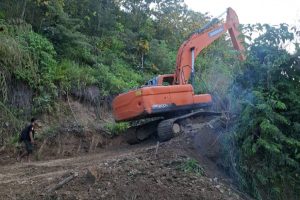 Wujud Komitmen Politik, Pemkab Parimo Buka Akses Jalan di Tinombo