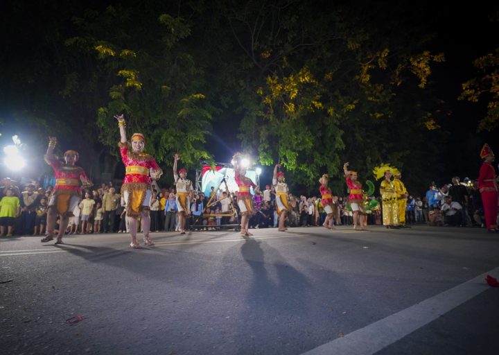 Harmoni Parigi Moutong di Karnaval Budaya HUT Sulteng
