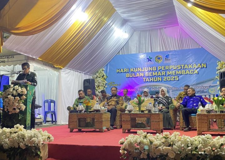 Bupati Parigi Moutong Resmikan Perayaan Hari Kunjung Perpustakaan dan Bulan Gemar Membaca 2025 di Taman Literasi