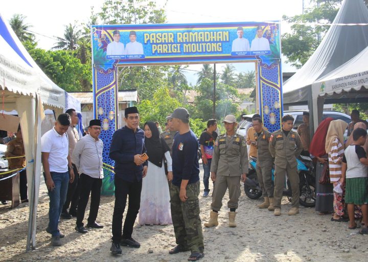 Nampak Sepi Pengunjung, Bupati Kembali Tinjau Aktivitas di Pasar Ramadan Parigi