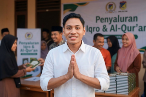Rachmat Syah Tawainella Salurkan Bantuan Al-Qur’an dan Iqro untuk Pengajian WIA Desa Sakinah Jaya