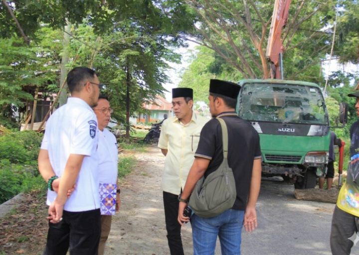 Pohon Tumbang Tewaskan Warga, Bupati Parimo Turun Tinjau Penebangan