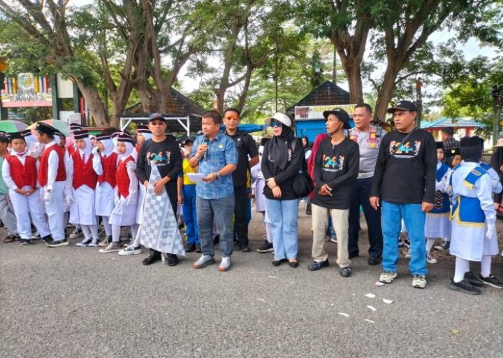 Wakil Bupati Parigi Moutong Lepas Peserta Lomba Gerak Jalan HUT ke-24