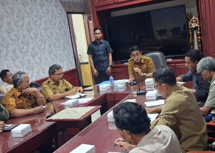 Bupati Parimo Pimpin Rapat Penanganan Tambang Ilegal dan IPR