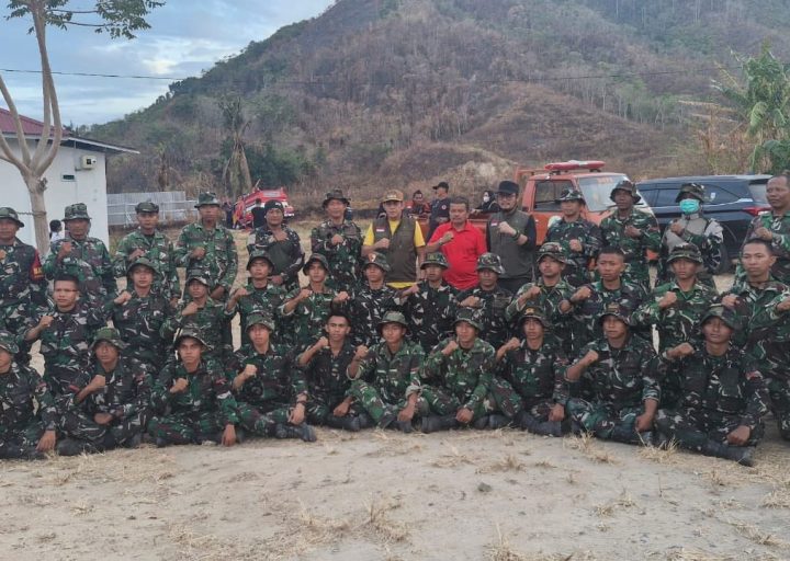 Tinjau Lokasi Karhutla, Bupati Erwin Pastikan Pemadaman Berjalan Optimal